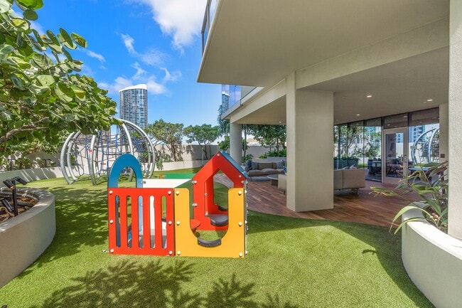 Building Photo - Furnished 1 bed / 1 bath / 1 parking at Sk...