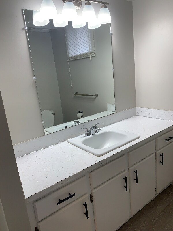 Building Photo - 210 N 4th St