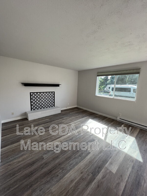 Building Photo - 1099 Woolsey Dr