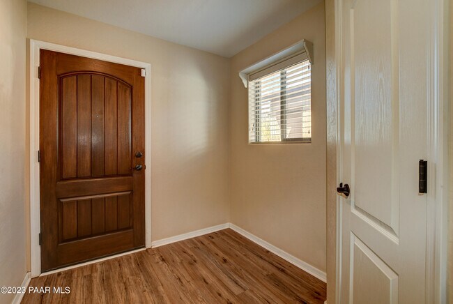 Building Photo - 915 Gail Gardner Way