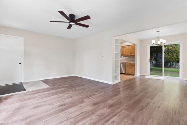 Building Photo - 2124 Burr Oak Ln