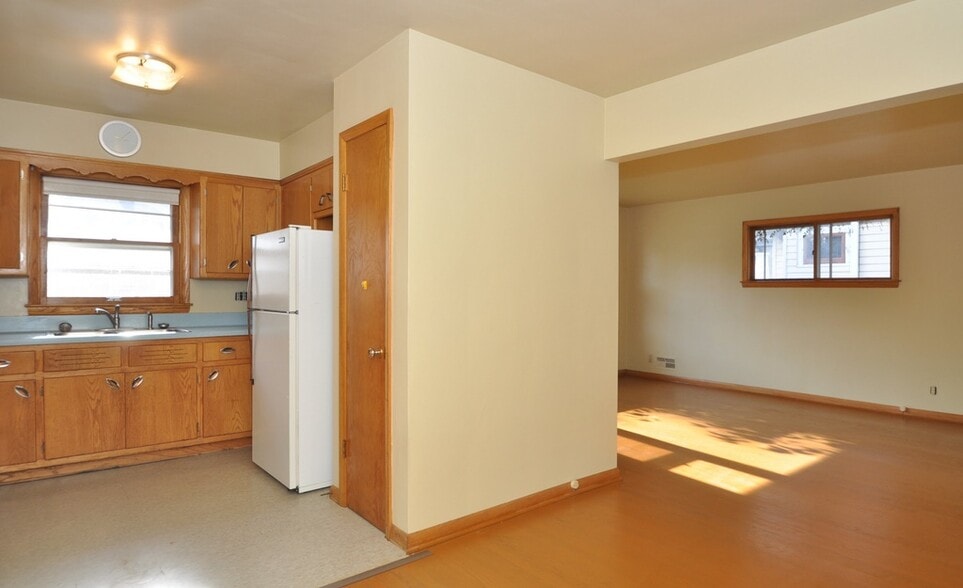 Building Photo - 3036 S Delaware Ave