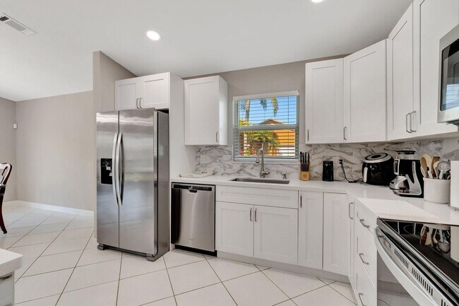 Building Photo - Waterway Cove