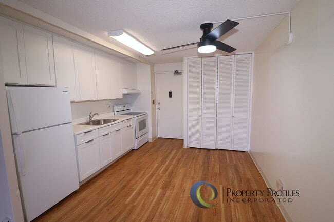 Building Photo - Kapiolani Manor - 1 Bedroom 1 Bath 1 Parking Unit - Available Now!