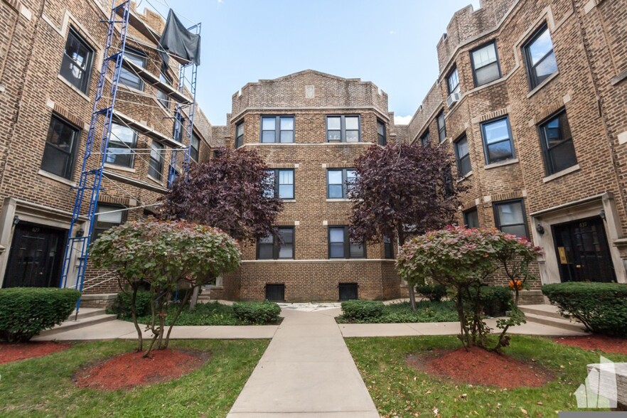 Primary Photo - 629 W Cornelia Ave