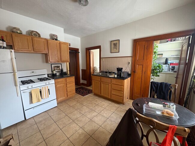 Building Photo - 3355 N Bartlett Ave