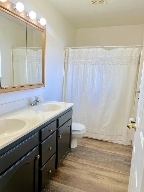 Building Photo - 465 Meadowlark Ln