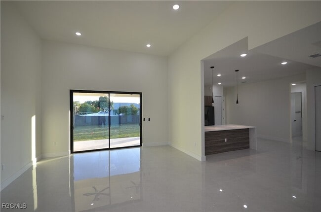 Building Photo - 2416 Diplomat Pkwy W