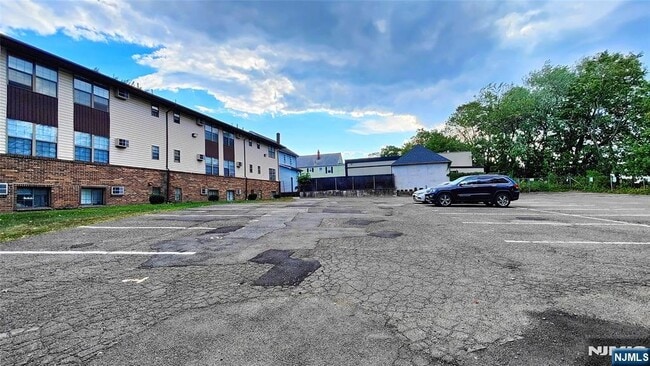 Building Photo - 8 Sewall Ave