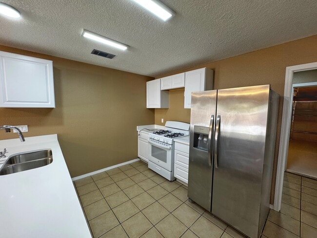 Building Photo - 923 Telstar Loop NW
