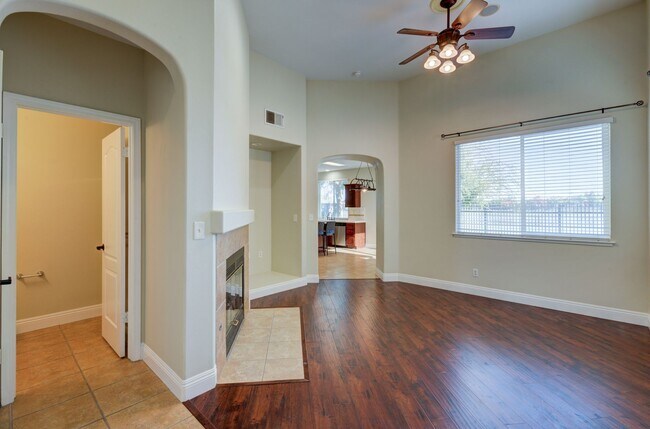 Building Photo - 1723 N Mont Blanc Ln