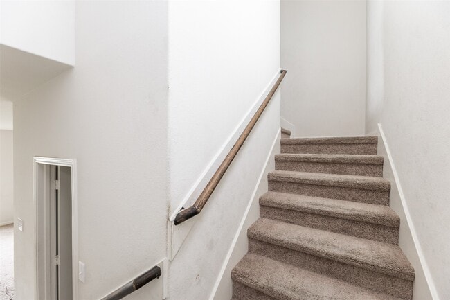 Building Photo - 541 Amberwood Pk Dr