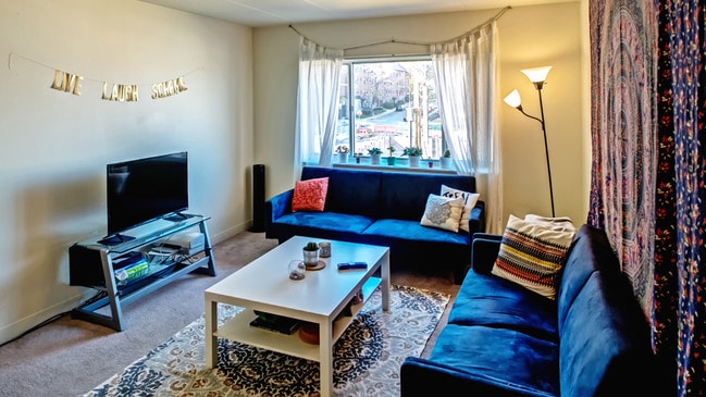 Building Photo - Camelot Apartments