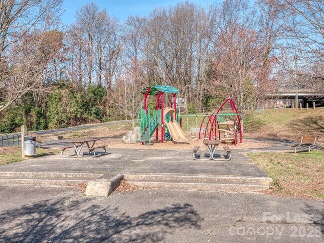 Building Photo - 1101 W 1st St