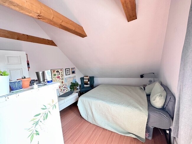 Building Photo - 69 Antwerp St