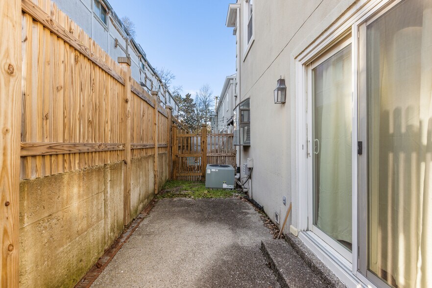 Patio - 112 Saint Charles Pl