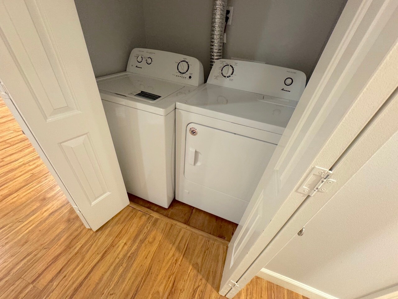 Building Photo - 6718 Sylmar Ave