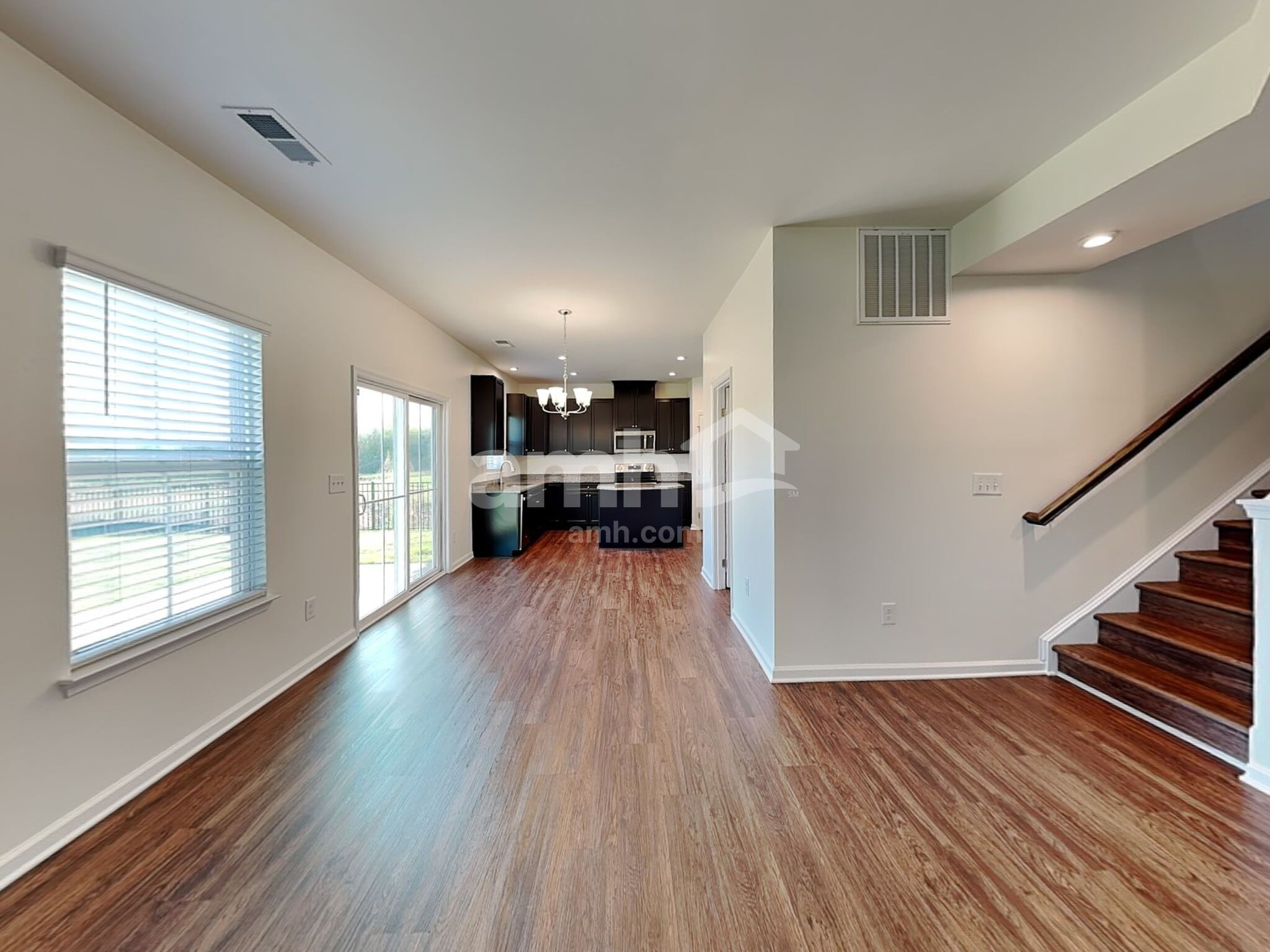 Building Photo - 548 Larragan Dr