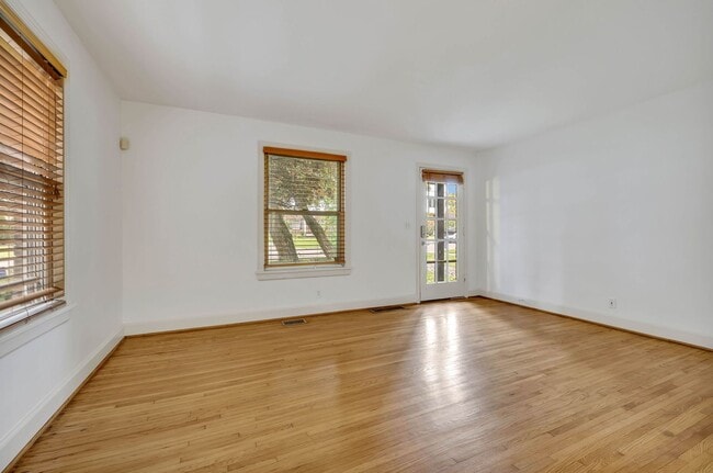 Building Photo - Charming and well-maintained 2-bd 1-bath h...