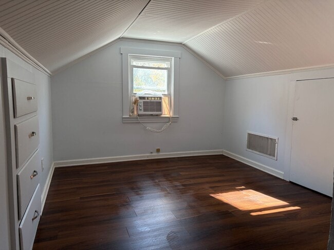 Building Photo - 4 Bedroom, 1 Bathroom House in Walkertown!