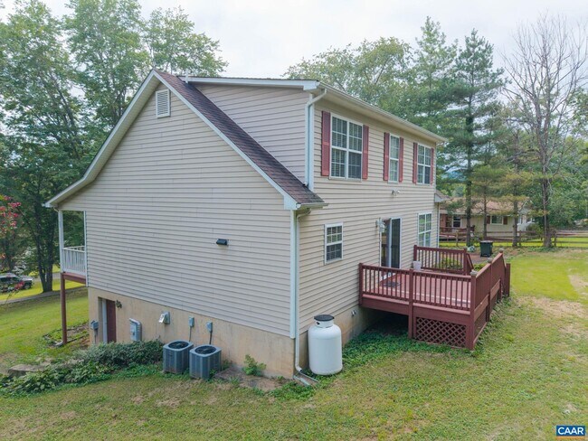 Building Photo - 497 Sunset Dr