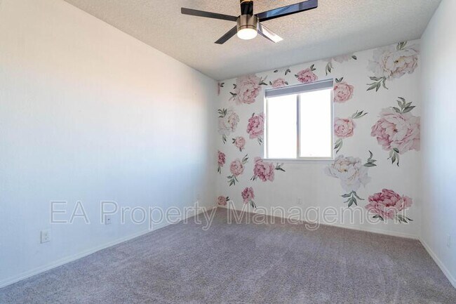 Building Photo - 827 Mesa Roja Trail NE