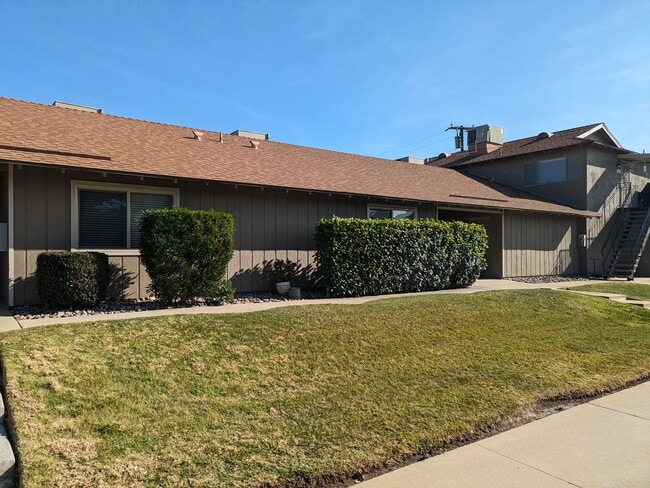 Building Photo - NEWLY REMODELED!!!!!One bedroom One Bath Unit