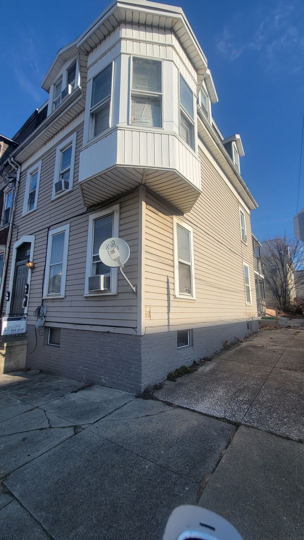 Primary Photo - 301 N Queen St
