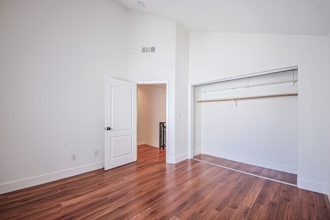 Building Photo - Fully Renovated 4 Bed/3.5Bath Home with Garage + Private Yard