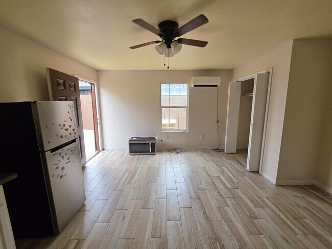 Building Photo - 301 Soria Dr