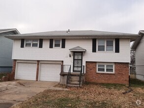 Building Photo - 3 Bedroom 2 bath $1250! Basement! 2 Car ga...