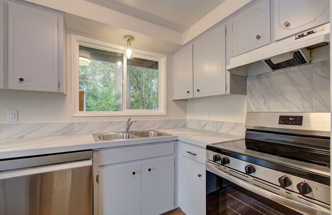 Building Photo - Heenan 2918-2920