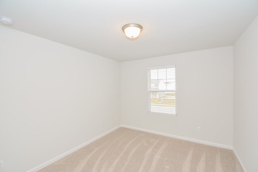 Building Photo - 622 Samuel