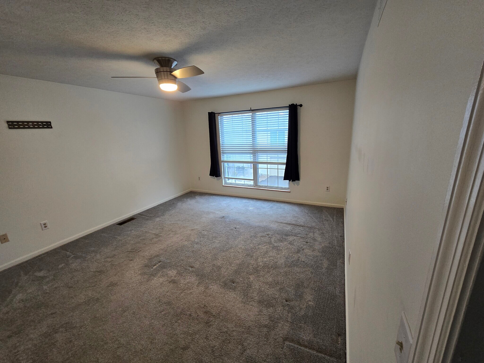 Building Photo - 2059 Foxknoll Dr