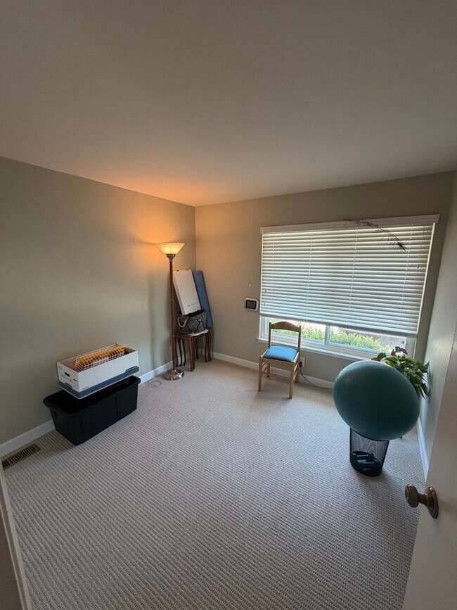 Building Photo - 3 Bed 2 Bath In Livorna Estates