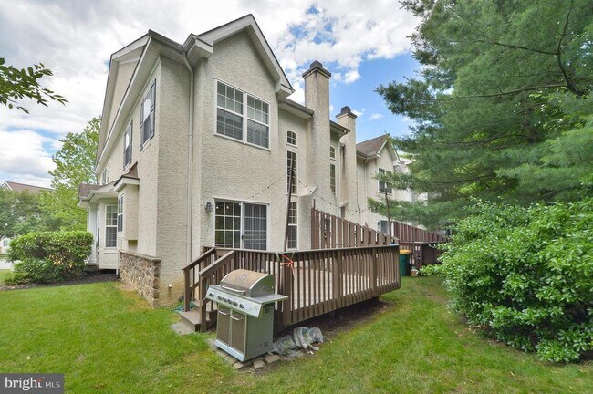 Building Photo - 200 Rolling Hill Dr