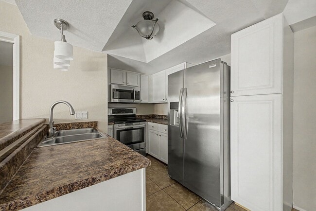 Building Photo - Condo in Cliffs Art North Mountain Community