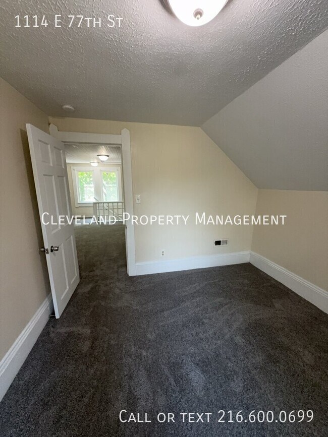 Building Photo - 1114 E 77th St