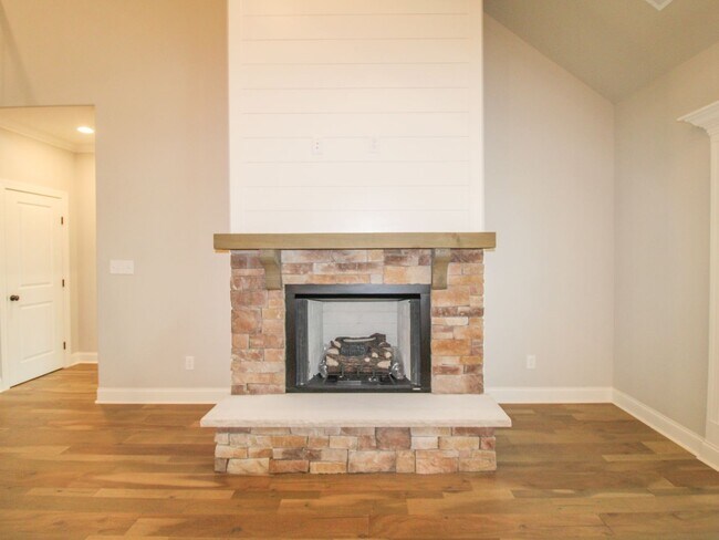 Building Photo - Beautiful two story home at Whispering Pines!