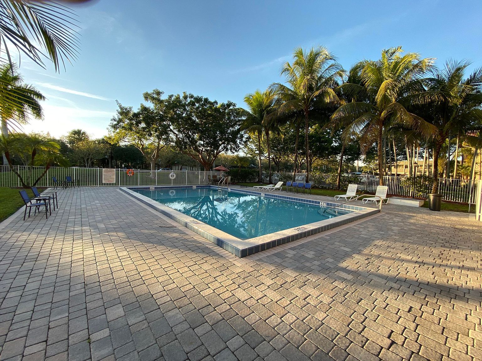 Building Photo - 120 Sparrow Dr