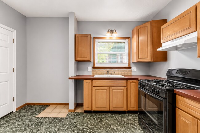 Building Photo - 855 Work Dr