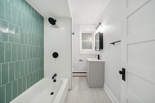 Building Photo - 4 Bed/3 Full Bath Single Family Home in Avalon