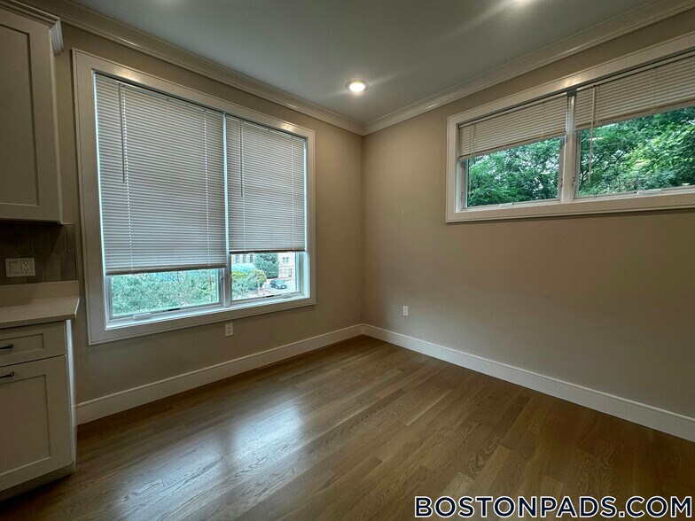 Building Photo - 104-106 Warren St.