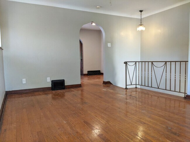 Building Photo - Tower Grove South - True 1 bedroom. Historic Charm