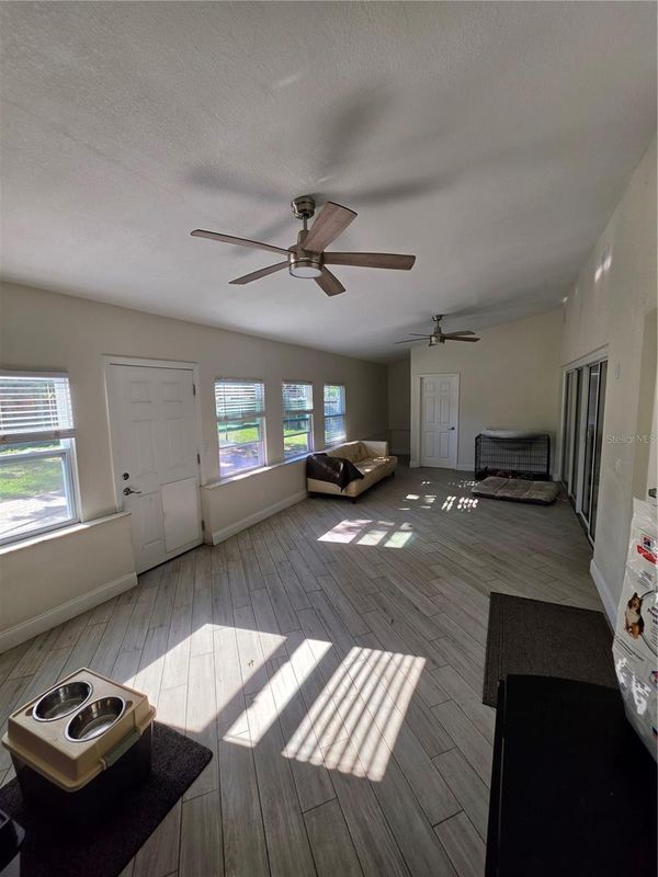 Building Photo - 10158 Brandon Cir