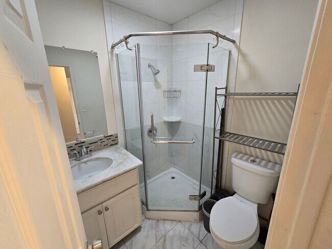 Building Photo - Beautifully Remodeled 3 Bed, 2 Bath Home f...