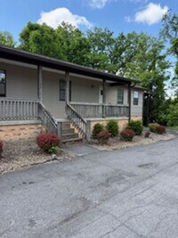 Building Photo - Maryville 37804 - 2 Bedroom Condo Close to I-140 (Pellissippi Parkway) Alcoa City services - Debr...