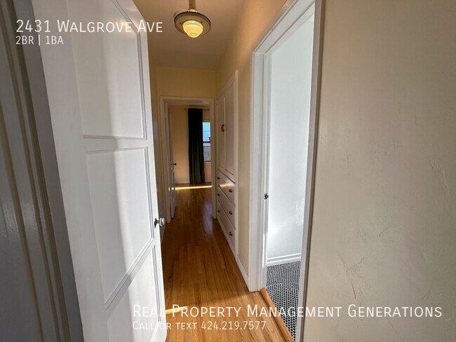 Building Photo - 2431 Walgrove Ave