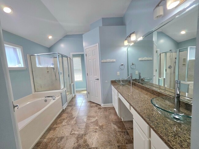 Building Photo - 1090 River Isle Dr