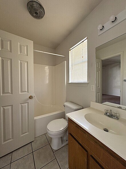 Building Photo - 1002 W Avenue B